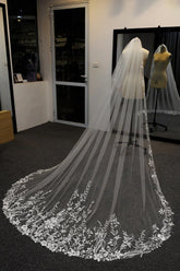 Long Lace White Wedding Veil Appliques Cathedral Bridal Veils